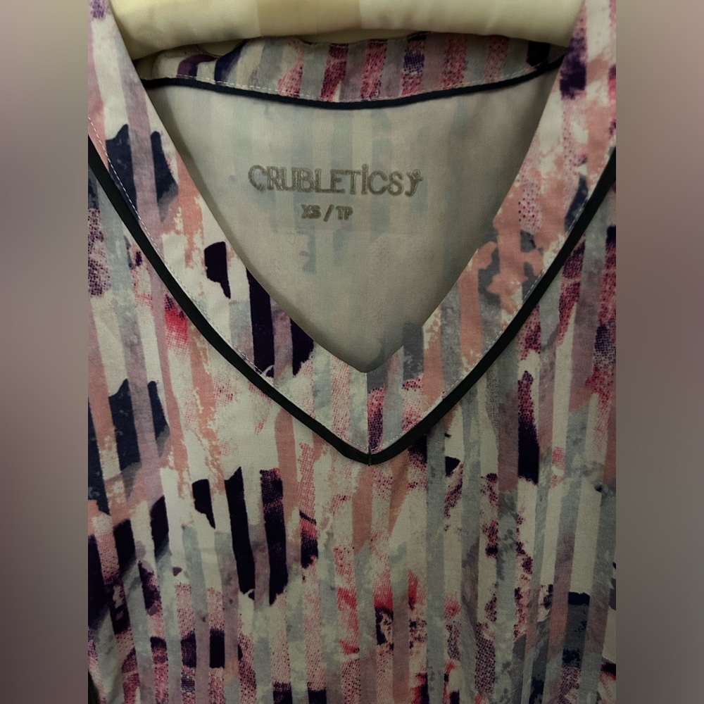 Scrub top - Picture 2 of 3